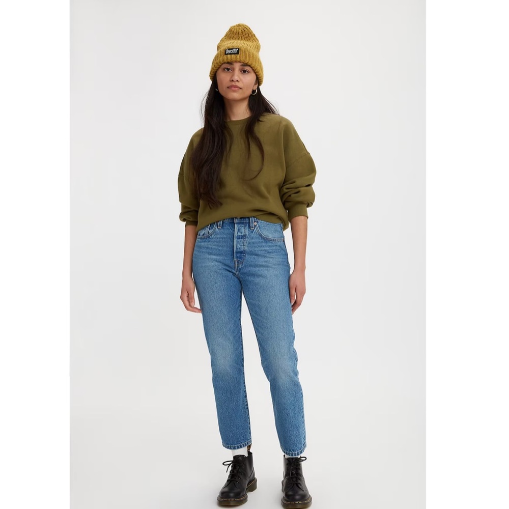 EUC Levi’s 501 cropped & tapered jeans